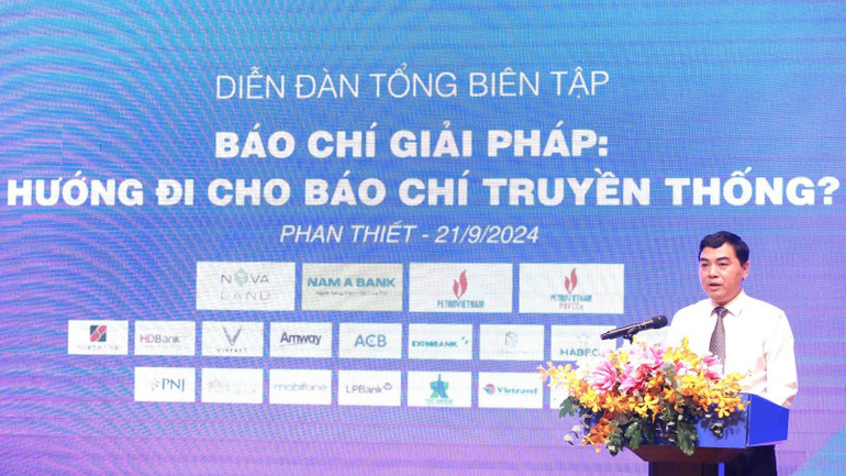 Đồng chí Nguyễn Hoài Anh, Bí thư Tỉnh ủy Bình Thuận phát biểu tại hội nghị.