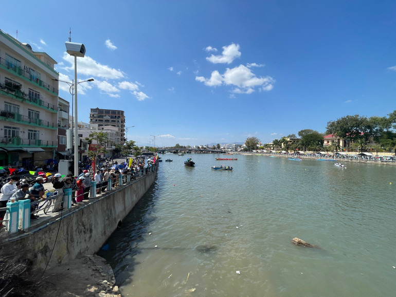 Sông Cà Ty chảy qua thành phố Phan Thiết.