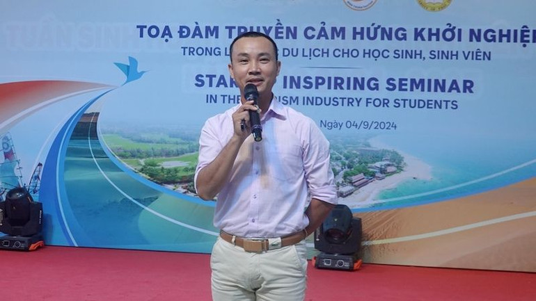 Diễn giả Phan Bảo Giang trình bày chuyên đề “Chiến lược nghề nghiệp trong kinh doanh du lịch”.