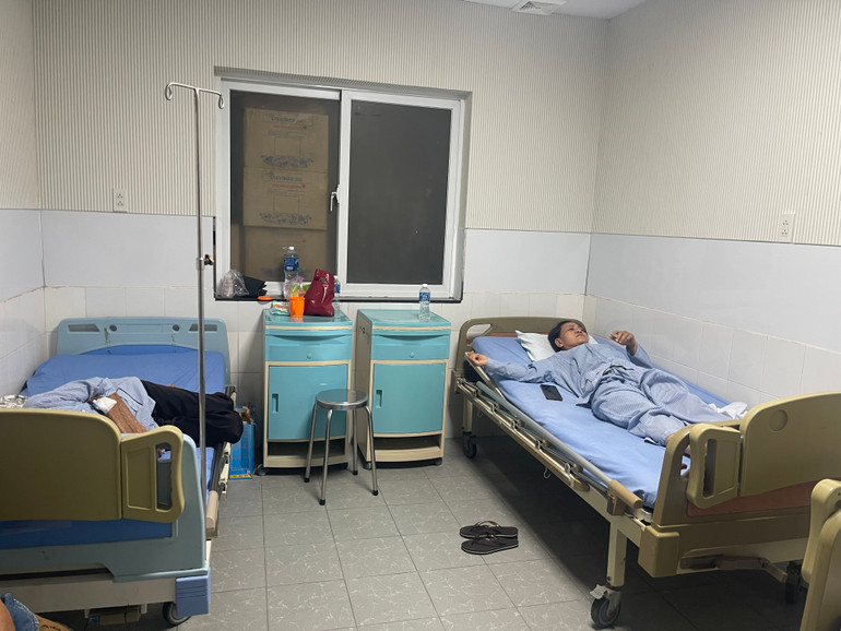 Các bệnh nhân đang nằm điều trị tại bệnh viện.