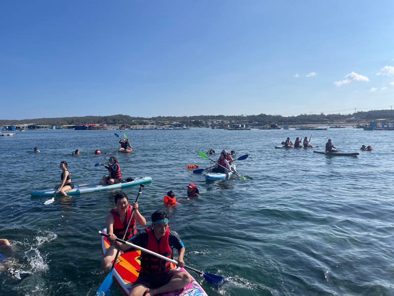 Ngày 3/5, lễ hội chèo thuyền Sup tại Phú Quý năm 2024 tại bãi tắm Hòn Đen.