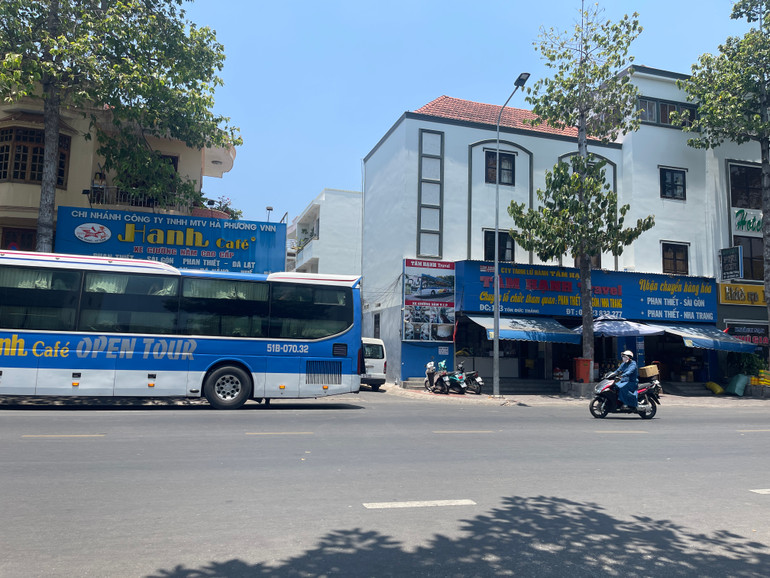 Hai doanh nghiệp vận tải nằm gần nhau trở thành một "bến cóc".