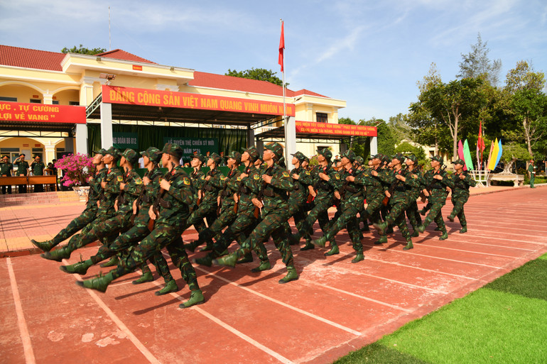 Các chiến sĩ đều an tâm tư tưởng, đoàn kết thống nhất, sẵn sàng nhận và hoàn thành mọi nhiệm vụ được giao.