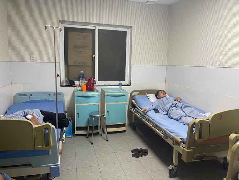 Các bệnh nhân đang nằm điều trị.