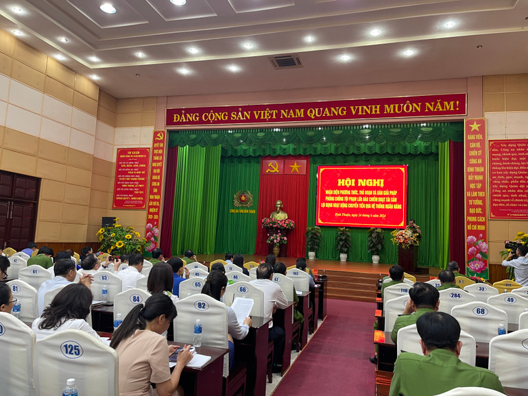 Nhiều ngân hàng, công an tham dự hội nghị