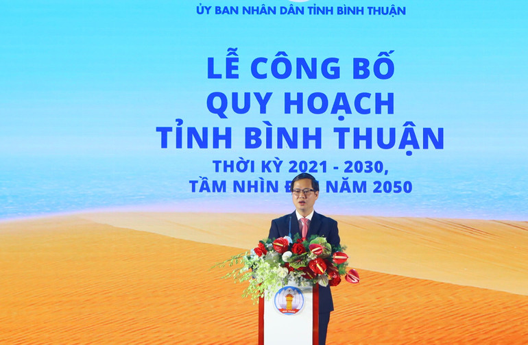 Đồng chí Đoàn Anh Dũng, Chủ tịch Ủy ban nhân dân tỉnh Bình Thuận phát biểu tại hội nghị. Đồng chí Đoàn Anh Dũng, Chủ tịch Ủy ban nhân dân tỉnh Bình Thuận phát biểu tại hội nghị.