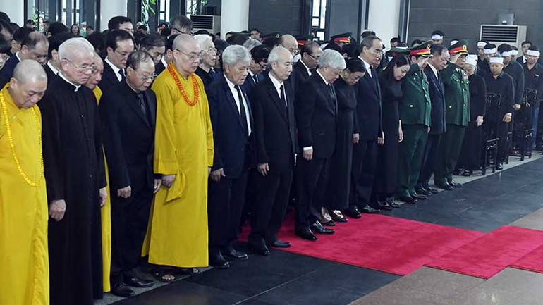 Đoàn đại biểu Ủy ban Trung ương Mặt trân Tổ quốc Việt Nam viếng. Đoàn đại biểu Ủy ban Trung ương Mặt trân Tổ quốc Việt Nam viếng.