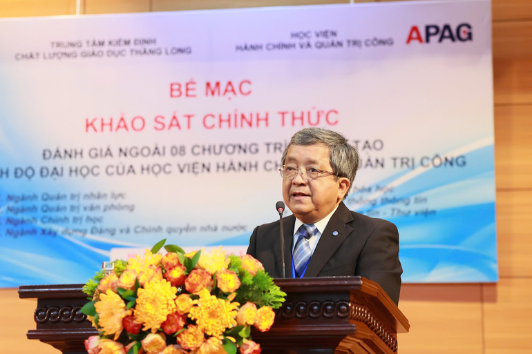 GS, TS Trần Văn Nam, nguyên Giám đốc Đại học Đà Nẵng, Trưởng đoàn Đánh giá ngoài trình bày báo cáo sơ bộ kết quả khảo sát chính thức.