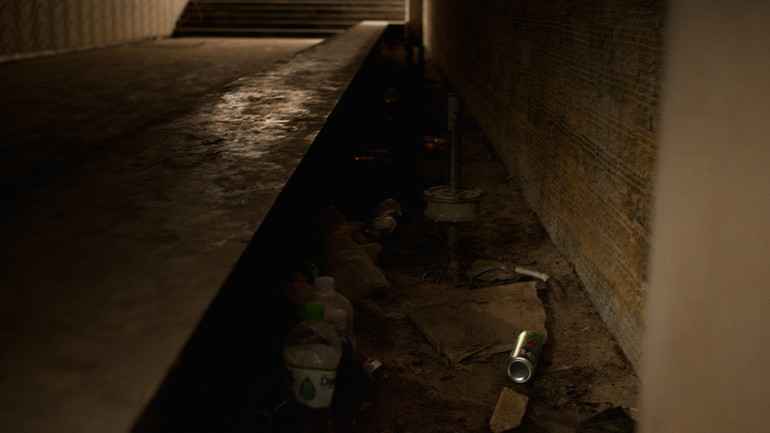 Khu vực đài phun nước trong hầm đi bộ trước đây nhếch nhác rác thải.