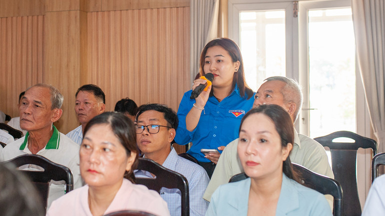 Cử tri quận Liên Chiểu phát biểu ý kiến.