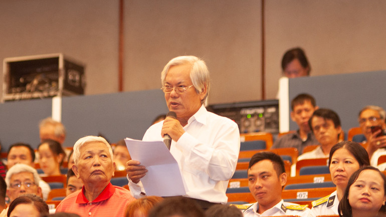 Cử tri quận Thanh Khê phát biểu tại hội nghị.