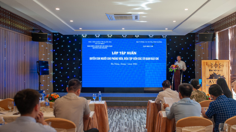 Quang cảnh lớp tập huấn.