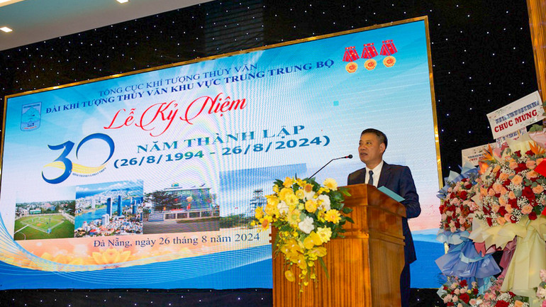 Phó Tổng Cục trưởng Khí tượng Thủy văn Hoàng Đức Cường phát biểu tại buổi lễ.