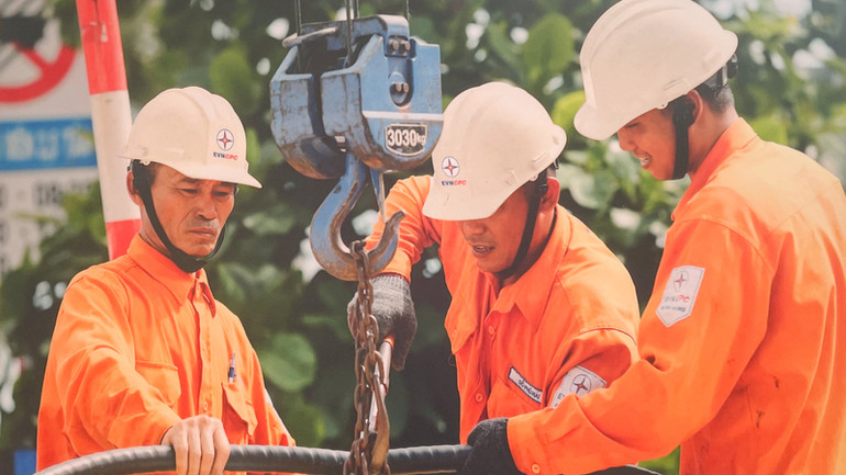 Cựu chiến binh Tổng công ty Điện lực miền Trung trong công tác sản xuất-kinh doanh của đơn vị.