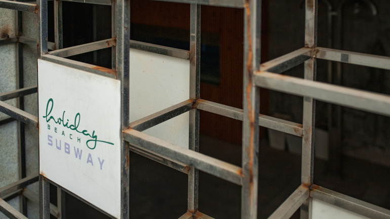 Một số hạng mục đã rỉ sét.