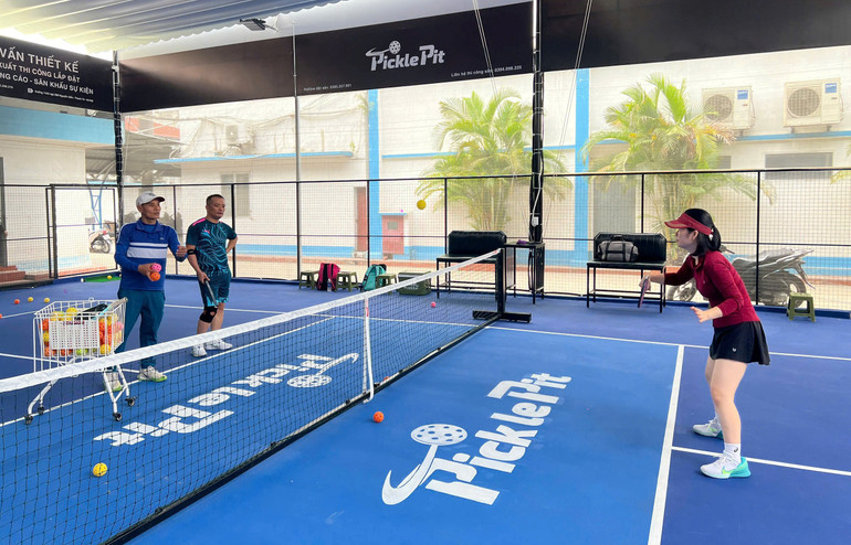 Pickleball đang tạo nên “cơn sốt” ở Việt Nam. Pickleball đang tạo nên “cơn sốt” ở Việt Nam.