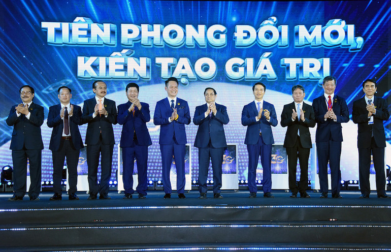 Thủ tướng và các đại biểu tại lễ kỷ niệm