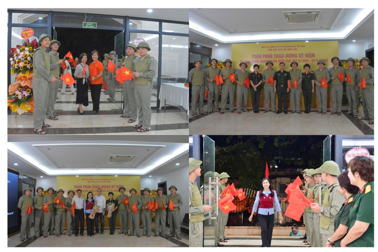 Cán bộ Điện ảnh Quân đội nhân dân đón khách trong trang phục những người lính Điện Biên Phủ.