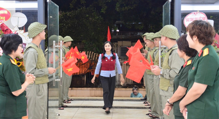 NSND Thu Hà tại Lễ khai mạc Tuần phim