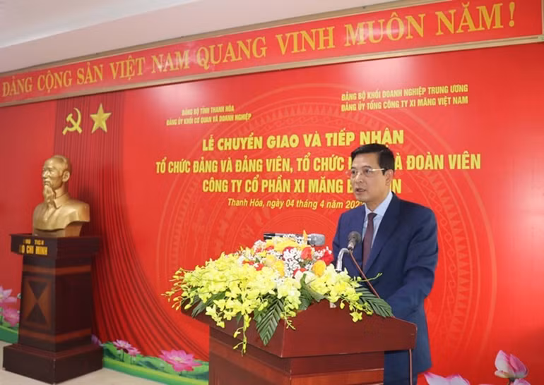 Đồng chí Bùi Xuân Dũng, Bí thư Đảng uỷ, Chủ tịch HĐTV Vicem phát biểu tại buổi lễ.