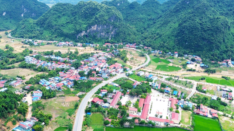 Từ gạo bao thai đặc sản, người dân sản xuất ra nhiều loại thực phẩm, tăng thu nhập, góp phần tích cực đưa Định Hóa trở thành huyện nông thôn mới năm 2023.