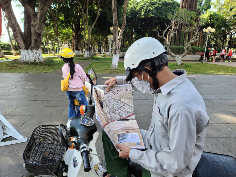 Phụ trương kèm theo hướng dẫn chi tiết, giúp độc giả dễ dàng nắm bắt nội dung và tương tác.