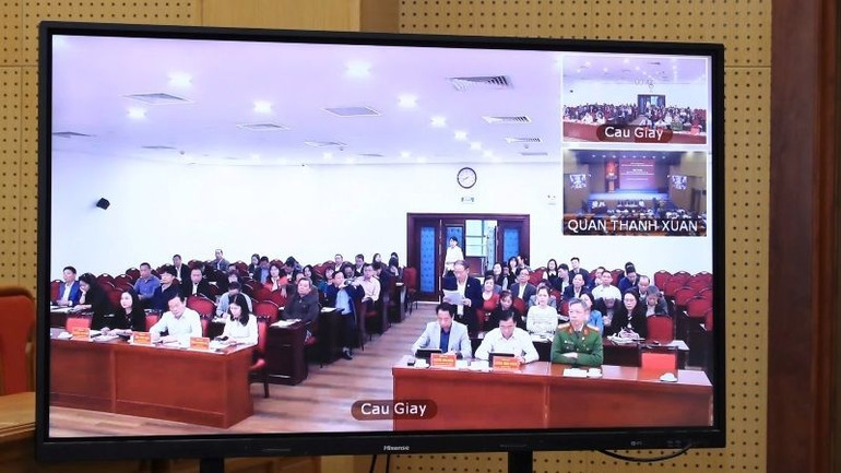 Hội nghị tiếp xúc cử tri được tổ chức trực tuyến từ điểm cầu quận Thanh Xuân đến các quận Cầu Giấy, Nam Từ Liêm và 29 phường.