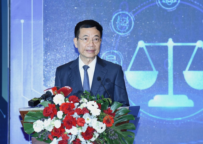 Bộ trưởng Bộ Thông tin và Truyền thông Nguyễn Mạnh Hùng phát biểu tại Hội nghị