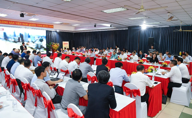 Đông đảo đại diện cơ quan, ban, ngành, các chuyên gia, nhà khoa học, kiến trúc sư, nhà nghiên cứu tham gia Hội thảo.