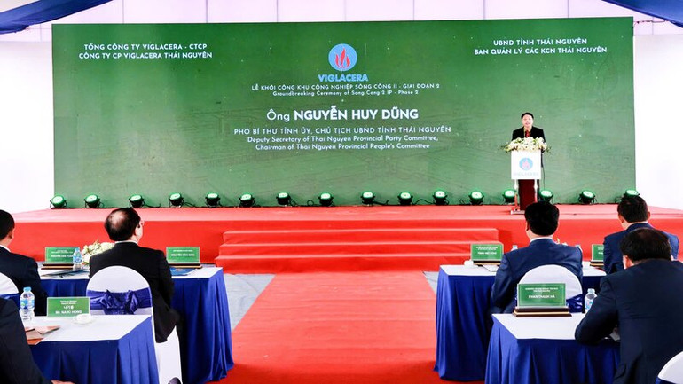 Chủ tịch Ủy ban nhân dân tỉnh Thái Nguyên Nguyễn Huy Dũng đề nghị nhà đầu tư triển khai xây dựng Khu Công nghiệp Sông Công II-Giai đoạn 2 đúng tiến độ.