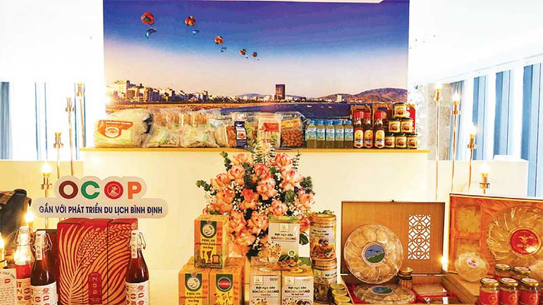 Gian trưng bày sản phẩm OCOP của thành phố Quy Nhơn, tỉnh Bình Định tại hội nghị quảng bá kết nối sản phẩm OCOP gắn với phát triển du lịch.