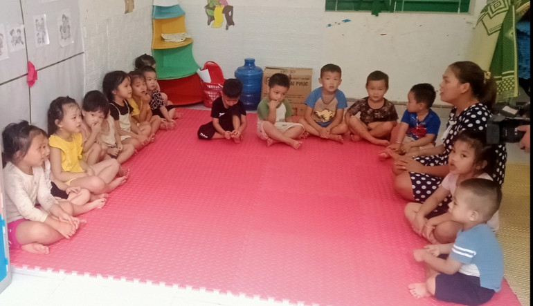 Từ năm học này, các cháu mẫu giáo Trường Mầm non và Tiểu học Xuyên Sơn không phải học trong những căn phòng chật hẹp, nóng bức. Từ năm học này, các cháu mẫu giáo Trường Mầm non và Tiểu học Xuyên Sơn không phải học trong những căn phòng chật hẹp, nóng bức.