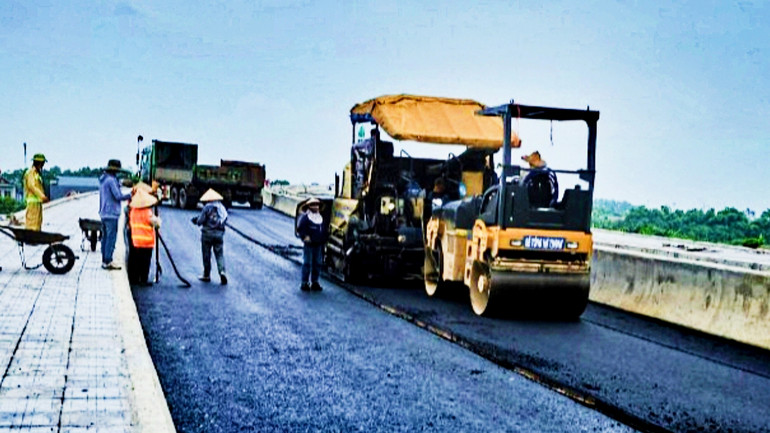 Tuyến đường Bắc Nam-cầu Huống Thượng đang khẩn trương hoàn thiện với sự giám sát chặt chẽ về chất lượng của Ngân hàng Thế giới.