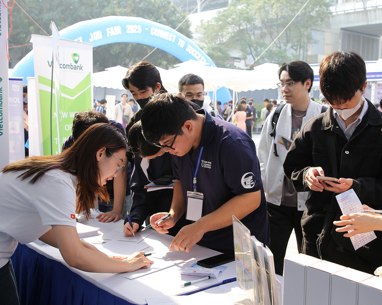 Sinh viên ngành công nghệ ý thức rằng kiến thức chuyên môn cần được trang bị cùng các kỹ năng tốt