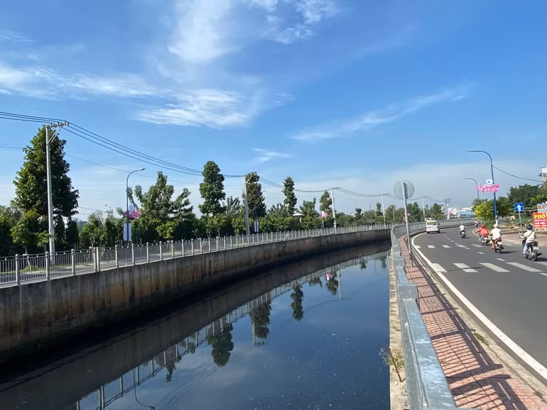 Quận Bình Tân chỉnh trang đô thị hai bên kênh Nước đen. Quận Bình Tân chỉnh trang đô thị hai bên kênh Nước đen.