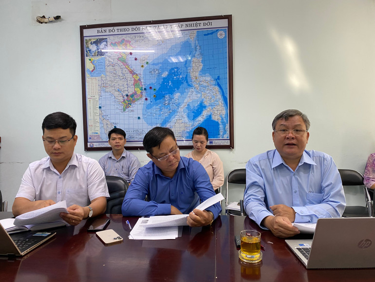 Phó Giám đốc Ban quản lý Dự án đầu tư xây dựng hạ tầng đô thị Thành phố (bìa phải) cho biết, chủ đầu tư nỗ lực để dự án khởi công trong năm 2024. Phó Giám đốc Ban quản lý Dự án đầu tư xây dựng hạ tầng đô thị Thành phố (bìa phải) cho biết, chủ đầu tư nỗ lực để dự án khởi công trong năm 2024.