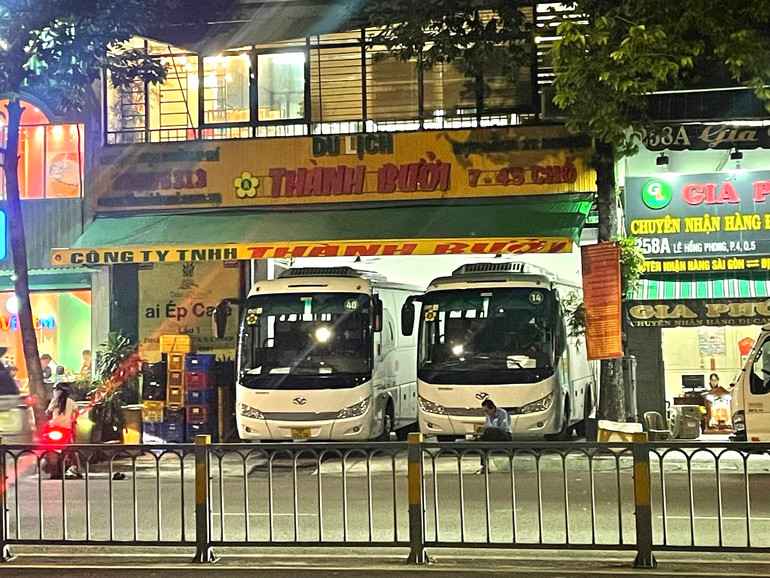 Nhà xe Thành Bưởi tại đường Lê Hồng Phong, quận 5, Thành phố Hồ Chí Minh.