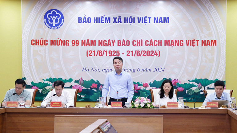 Tổng Giám đốc Bảo hiểm xã hội Việt Nam Nguyễn Thế Mạnh phát biểu tại buổi họp.