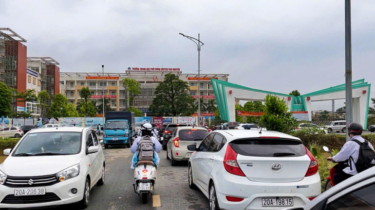 Cuộc sống người dân Thái Nguyên dần trở lại nhịp độ thường lệ.