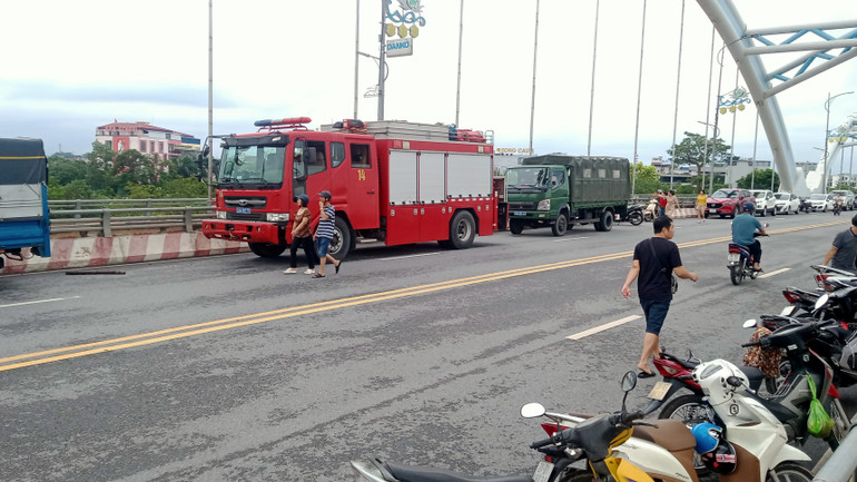 Phương tiện ứng cứu hiện diện ở nhiều nơi để xử lý tình huống xảy ra.