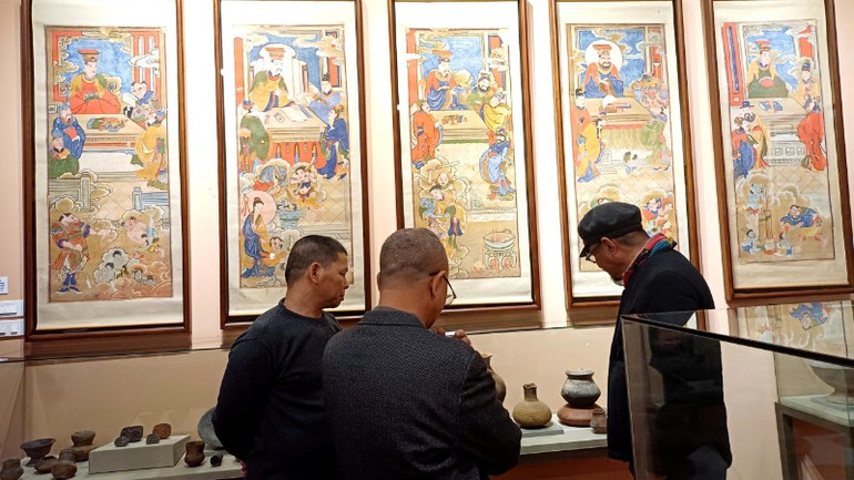 Sự kiện thu hút đông đảo nhà nghiên cứu, họa sĩ. Sự kiện thu hút đông đảo nhà nghiên cứu, họa sĩ.