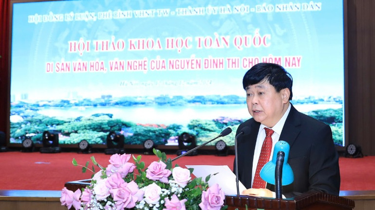 PGS,TS Nguyễn Thế Kỷ báo cáo đề dẫn hội thảo. PGS,TS Nguyễn Thế Kỷ báo cáo đề dẫn hội thảo.