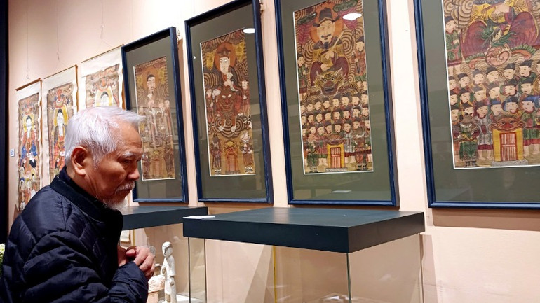 Nhiều người tìm đến để tận mắt chiêm ngưỡng các hiện vật đầy giá trị. Nhiều người tìm đến để tận mắt chiêm ngưỡng các hiện vật đầy giá trị.