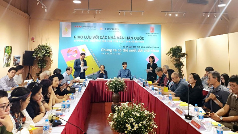Hội Nhà văn Việt Nam giao lưu với đoàn nhà văn Hàn Quốc. Hội Nhà văn Việt Nam giao lưu với đoàn nhà văn Hàn Quốc.