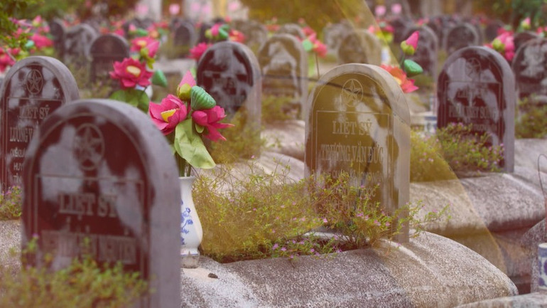 Các Anh hùng liệt sĩ đã hy sinh máu xương cho Tổ quốc. Các Anh hùng liệt sĩ đã hy sinh máu xương cho Tổ quốc.