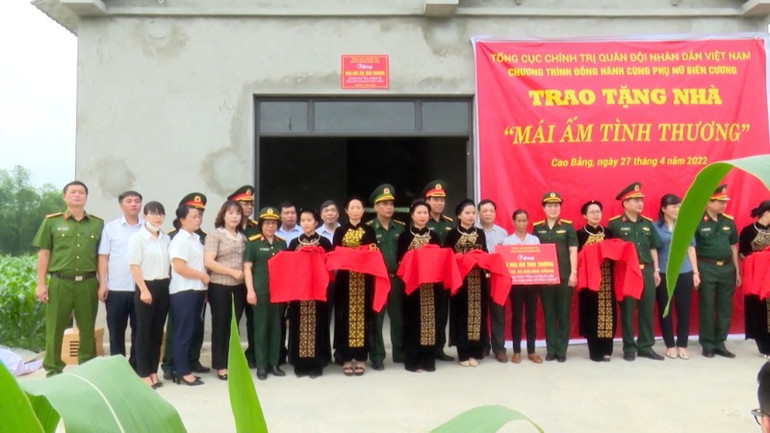 Lễ trao tặng nhà "Mái ấm tình thương". Lễ trao tặng nhà "Mái ấm tình thương".