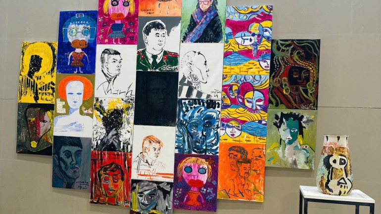 Các tác phẩm trưng bày tại triển lãm.