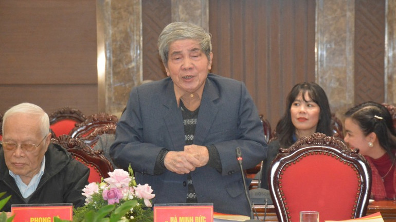 Giáo sư Hà Minh Đức phát biểu tham luận. Giáo sư Hà Minh Đức phát biểu tham luận.