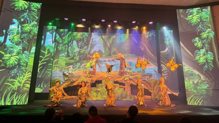 Các chuyên gia cho rằng hoàn toàn có thể mang những vở rối xuất sắc như "Dế Mèn phiêu lưu ký" biểu diễn ở môi trường quốc tế.