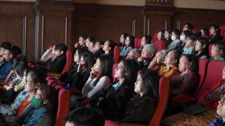 Các ca chiếu phim của đơn vị đều kín ghế.